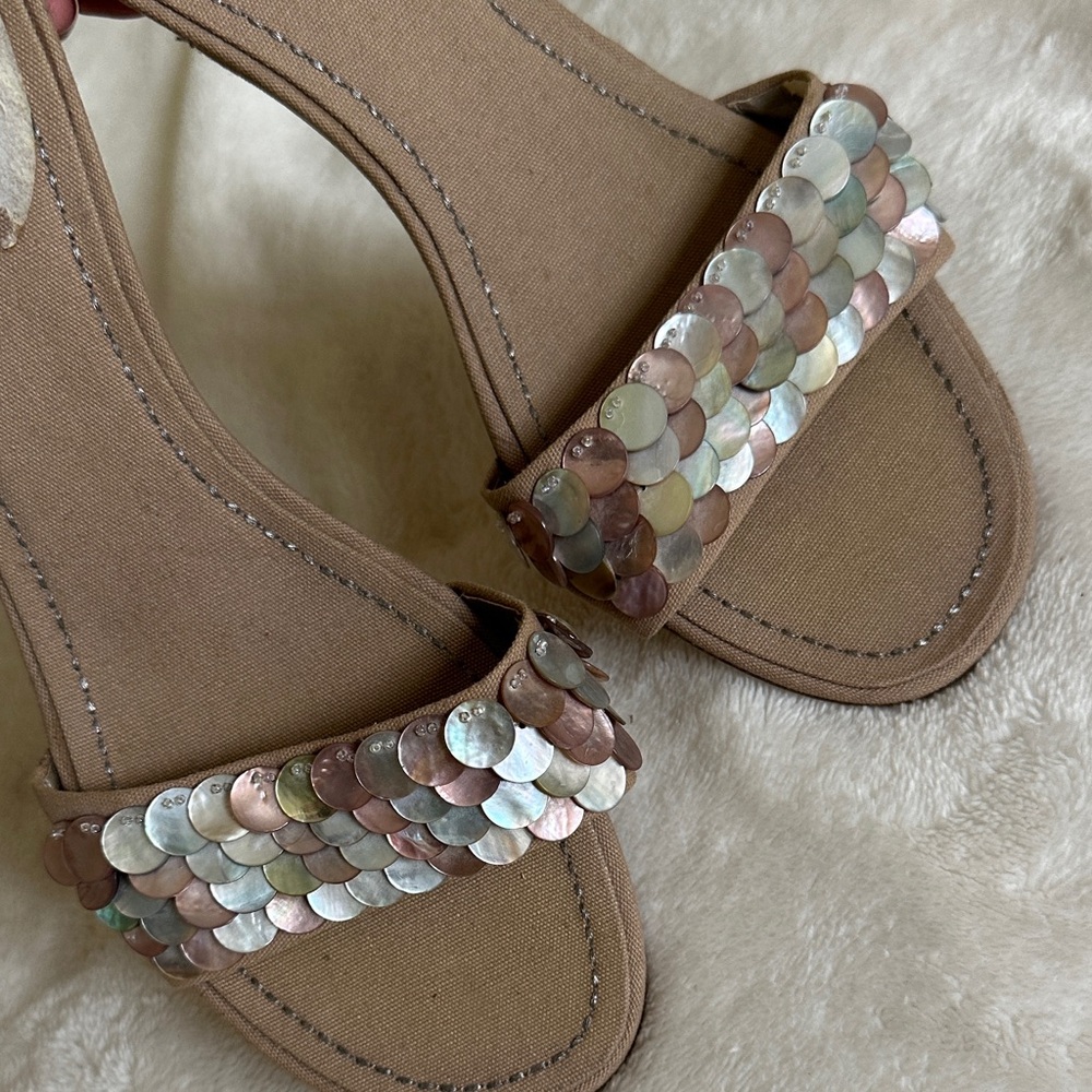 Elegant Unisa tan shell kitten heel Women's Sandals